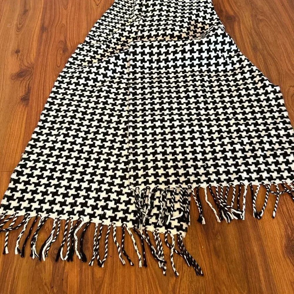 100% cashmere black and white houndstooth scarf made in Scotland